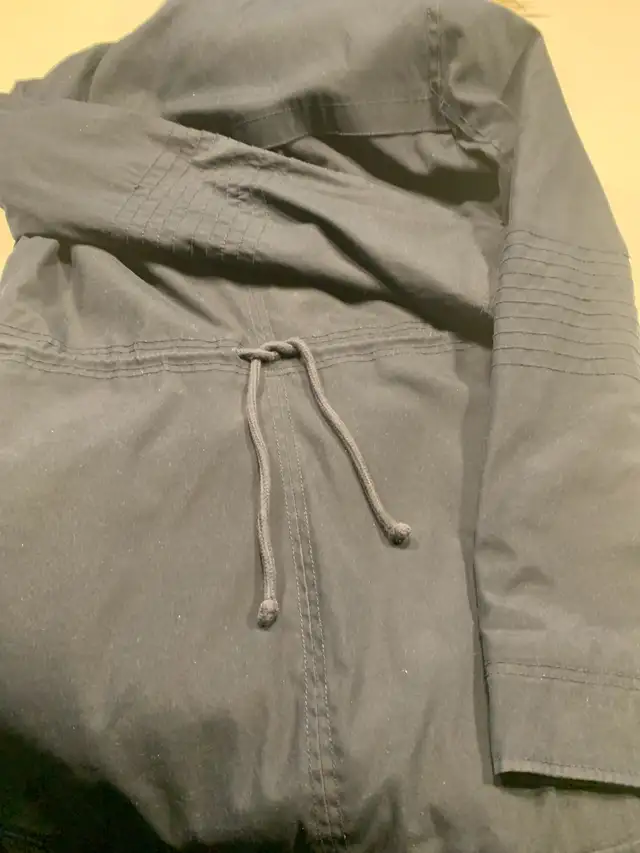 Hollister woman’s large winter jacket  in Women's - Tops & Outerwear in Mississauga / Peel Region - Image 5