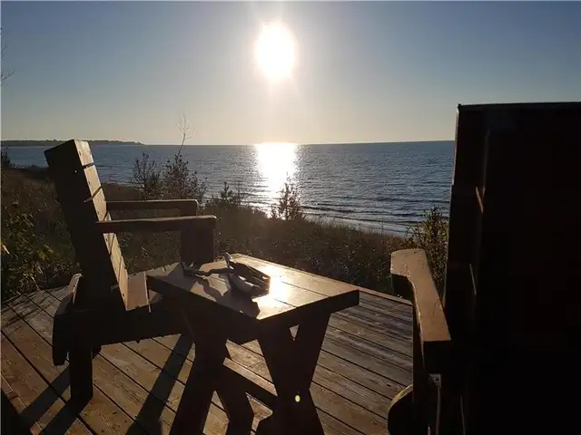 Executive Beachfront Cottage - Lake Huron - Ipperwash Beach in Ontario in Canada - Image 2