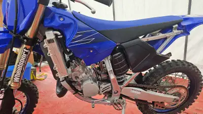 Yamaha YZ125X 2022 – Excellent état – 41 heures Je mets en vente ma Yamaha YZ125X 2022. Moto en exce...