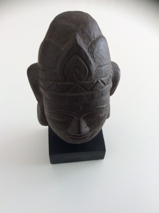 Buddha Head on Stand dans Art et objets de collection  à Longueuil/Rive Sud - Image 4