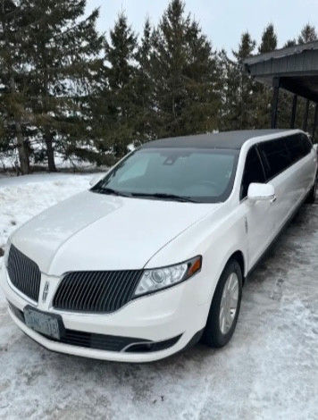 LIMO Lincoln MKT 2015 in Other in Ottawa