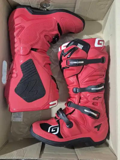 For sale: Alpinestars Tech 7 Boots. Like new condition. The revolutionized Tech 7 MX boot incorporat...