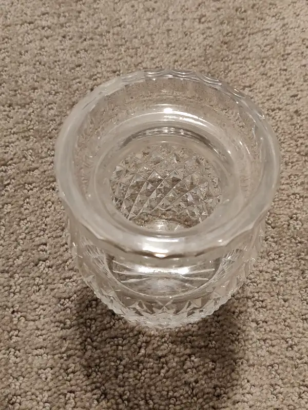 Heavy Glass Diamond Cut Mini Vase - 4-1/4" Tall in Arts & Collectibles in Calgary - Image 4
