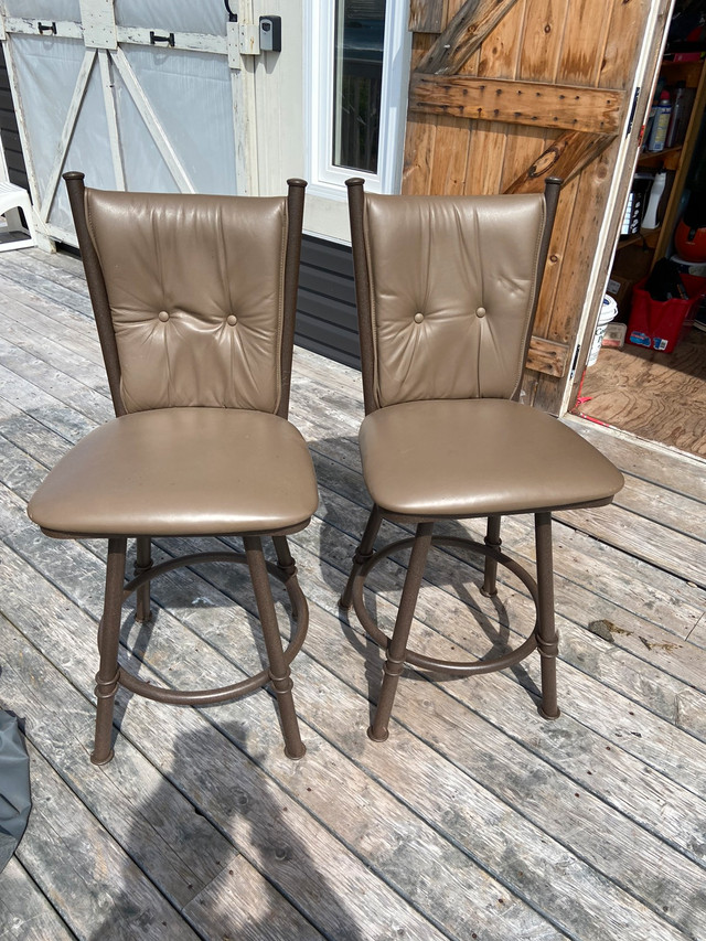 2x Swivel Bar Stools in great shape. Trade for Gas Mower Chairs
