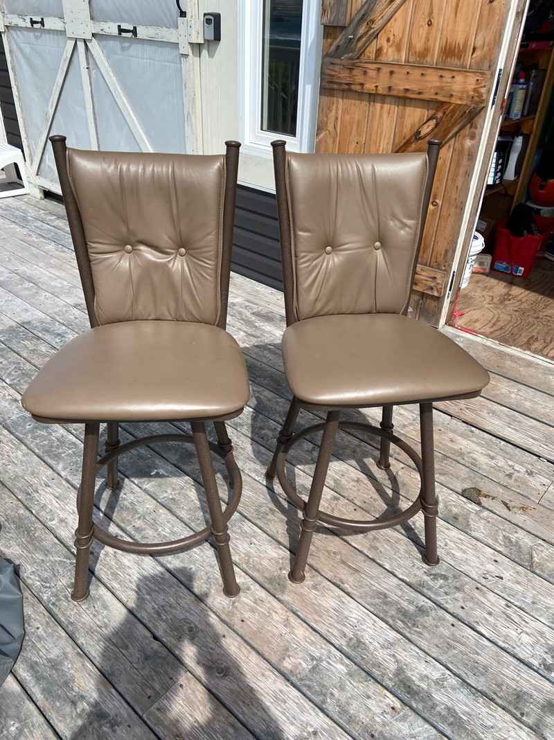 2x Swivel Bar Stools in great shape. Trade for Gas Mower Chairs