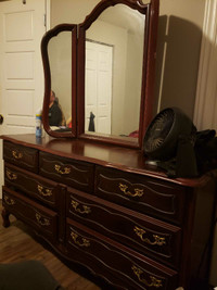 Dresser mirror set