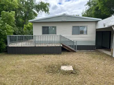 Home for sale in Riverhurst. Less than 5 minute drive to Lake Diefenbaker and Palliser Park. 3 bedro...