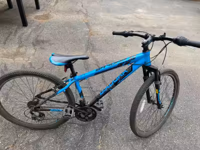 Mountain bike size small. Diadora brand