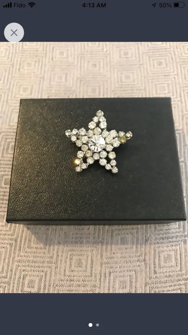 Star shaped brooch - Broche en forme d’étoile  in Jewellery & Watches in City of Montréal - Image 2