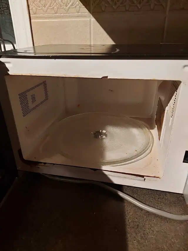 Hamilton beach microwave...PLEASE READ AD FIRST441074681203271682
