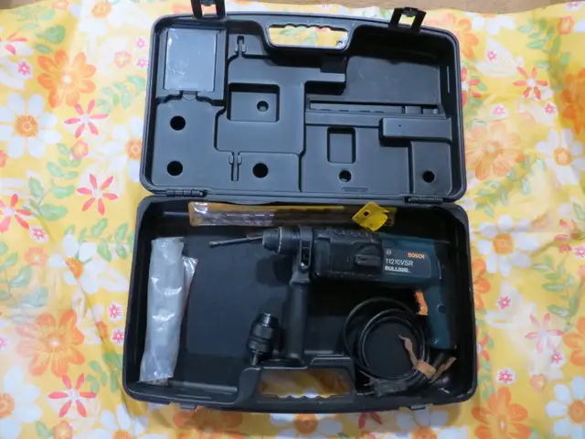 Bosch hammer drill VSR 11210 Bulldog with sds carbide bits in Power Tools in Windsor Region - Image 11