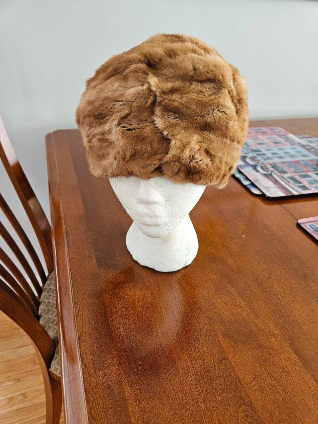 Vintage Fur Hats in Arts & Collectibles in Annapolis Valley - Image 4