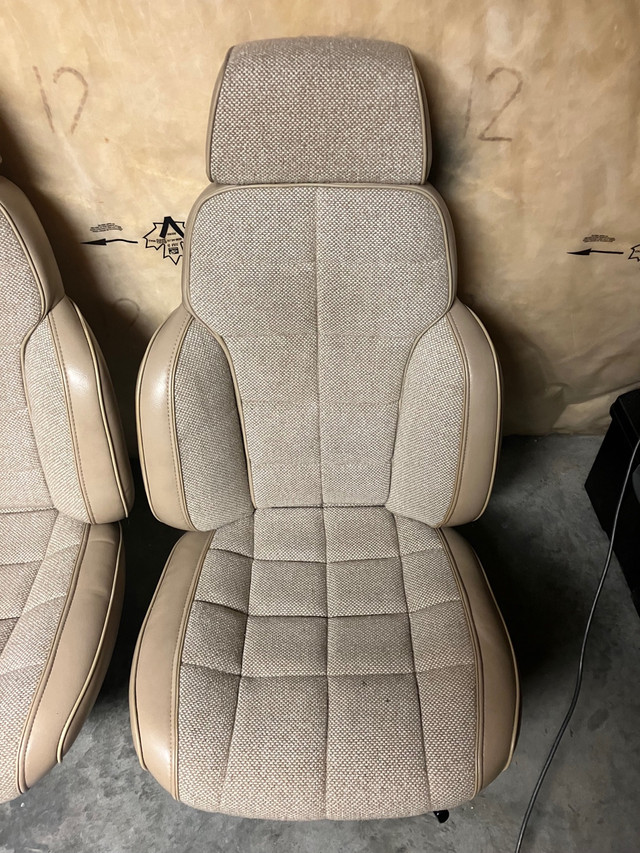 Jeep Cherokee XJ front seats in Auto Body Parts in Norfolk County - Image 3