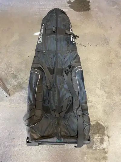 OGIO SLED golf club travel bag. Hard shell backing with rubber wheels and pull handle. Interior has...