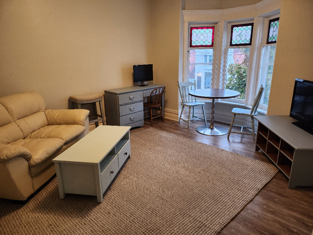 1 Student Room Available - Close to Bus and University in Room Rentals & Roommates in Peterborough