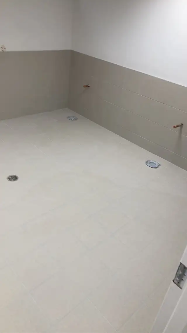 Tile installer541162288154552328