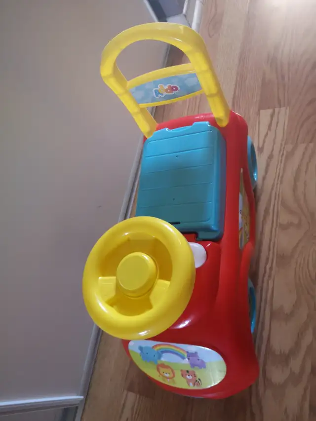 Kids sit push and ride car in Toys in Barrie - Image 2