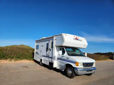 Brand-new inspection, great shape. 6.8L V10 engine. AC, Fridge, freezer, microwave, furnace, all wor...
