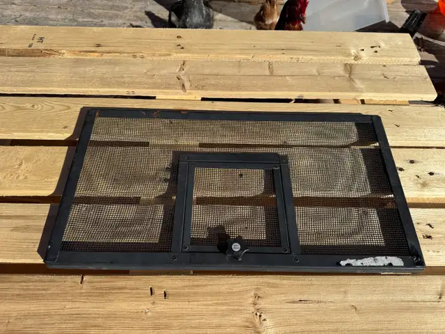 Reptile Tank Screen Lid in Reptiles & Amphibians for Rehoming in Kawartha Lakes - Image 2