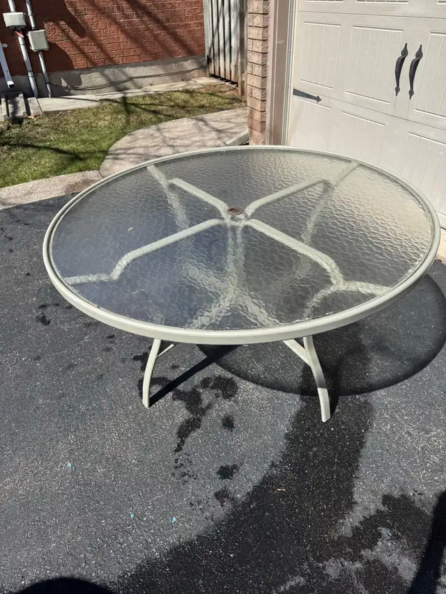 Patio Table in Patio & Garden Furniture in Oakville / Halton Region - Image 3