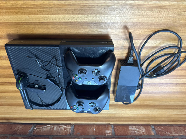 Xbox One and 2 controllers in XBOX One in Cole Harbour
