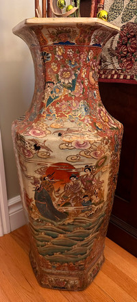 Huge Satsuma showstopper signed vase 