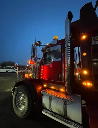 2013 Kenworth T800 dump truck 18 speed Manual Eaton Fuller • Custom lights • New Clutch • New Tires...