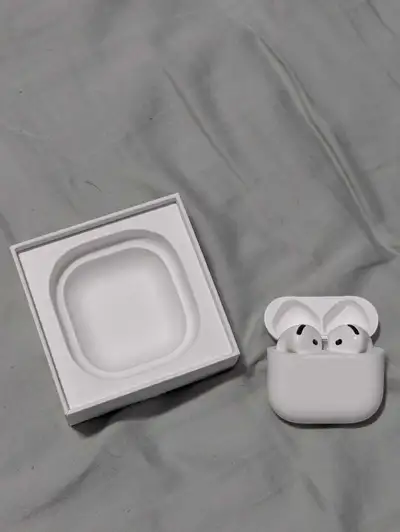 Selling a pair of used Apple AirPods 4. These earbuds deliver excellent sound quality in a compact d...