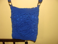 Très jolie sacoche couleur bleue, crochetée à la main
