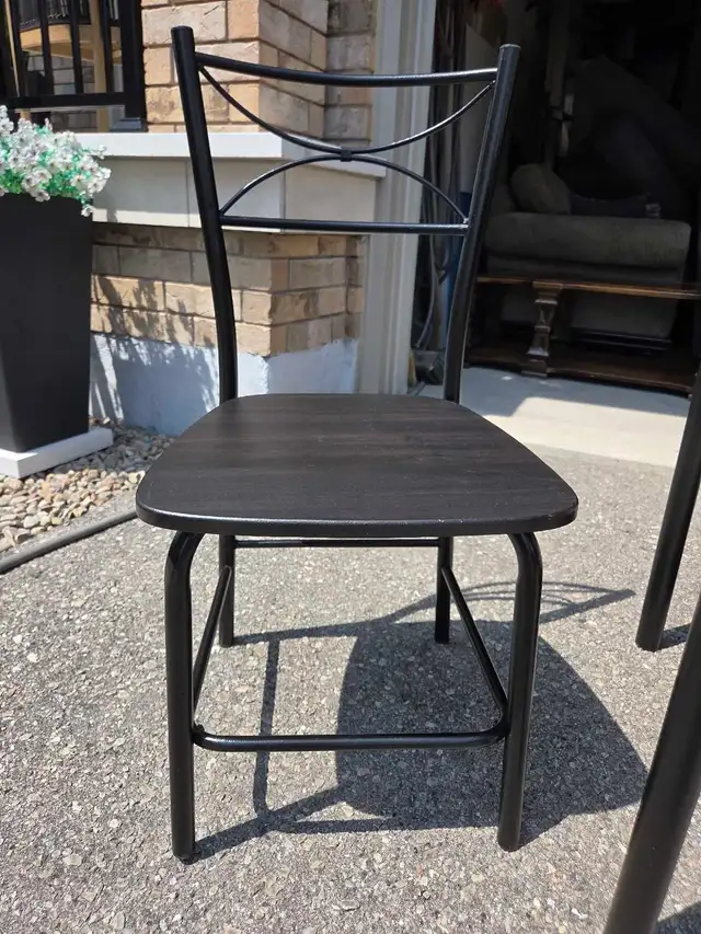 Kitchen Table and Chairs in Dining Tables & Sets in Markham / York Region - Image 6