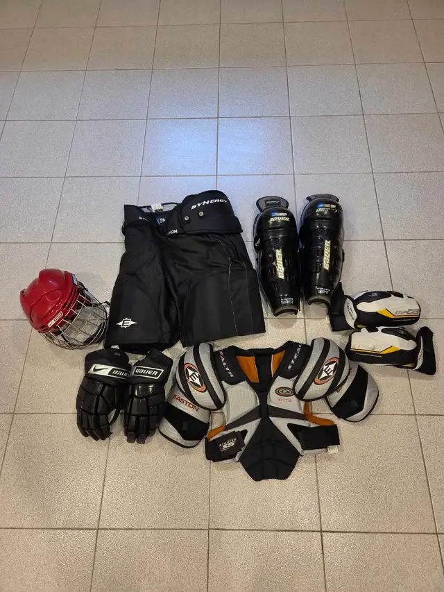 SENIOR HOCKEY EQUIPMENT  in Hockey in Markham / York Region - Image 2