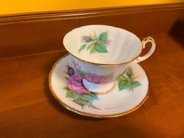 Paragon Tea Cup an Saucer England Bright Pink Large Cabbage Rose in Arts & Collectibles in Oshawa / Durham Region - Image 2
