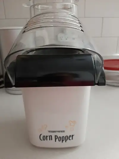 Popcorn machine in excellent condition