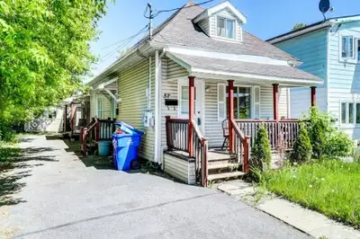 Very Spacious 2 Bedroom apartment in Downtown Hull!