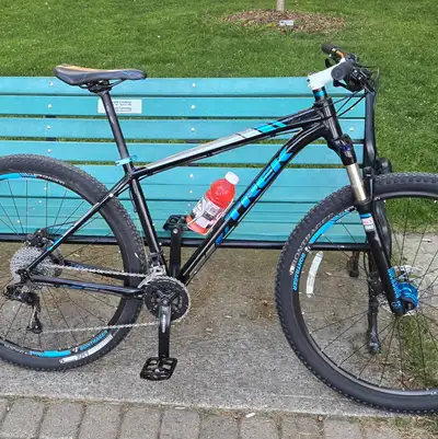 Mountain Bike Trek Xcaliber 8 like NEW, View more