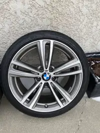 BMW 4 Series Staggered 19”rims and tires, roof racks, spinning c