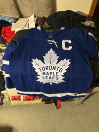 Wendel Clark Autographed Toronto Maple Leafs Replica Jersey