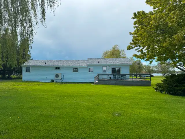 Small private house on Wolfe Island628676028046111213