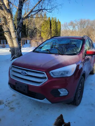 2018 Ford Escape SEL. 4 cylindar eco boost. Leather interior, heated seats. Dual air. Studded winter...