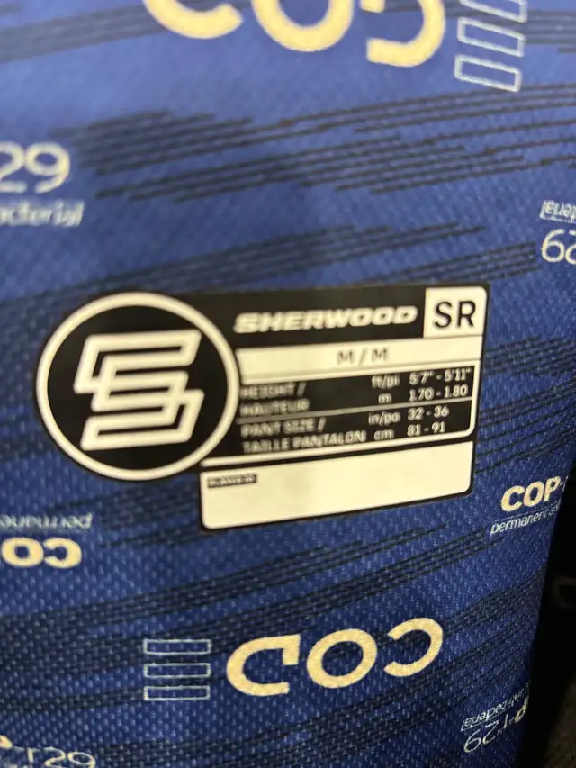 Sherwood Girdle hockey pants in Hockey in Markham / York Region - Image 3
