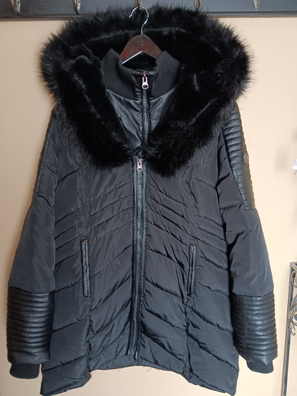 Manteau xxx fait au Canada dans Femmes - Hauts et vêtements d'extérieur  à Saguenay - Image 2