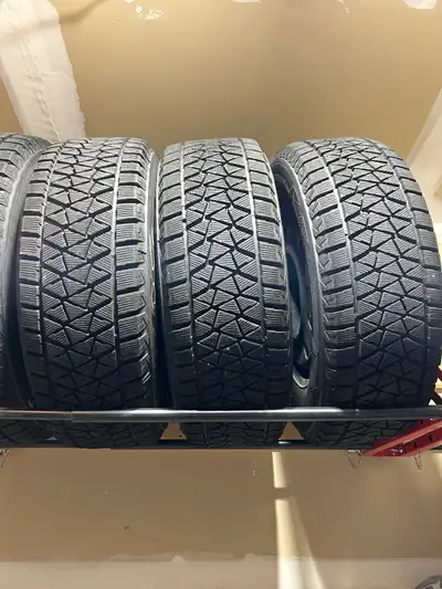 WINTER TIRES WITH STEEL RIMS 90% NEW - USED FOR 2 MONTHS BRIDGESTONE BLIZZAK 245/65/R17 107S DOT0522...