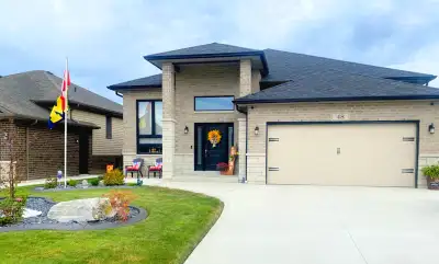 Welcome to 48 Kingsbridge Drive in beautiful Amherstburg, On Canada. This 3 year NEW Home will not d...