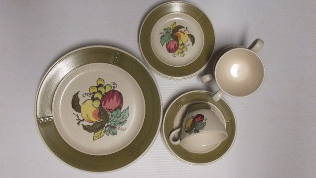 COMPLETE SET4  BREAKFAST / DINNER DISHES   POTTERY  METLOX USA in Kitchen & Dining Wares in London - Image 2