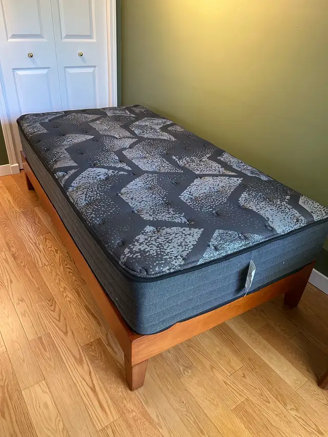 barely used twin bed and mattress in Beds & Mattresses in Delta/Surrey/Langley - Image 2