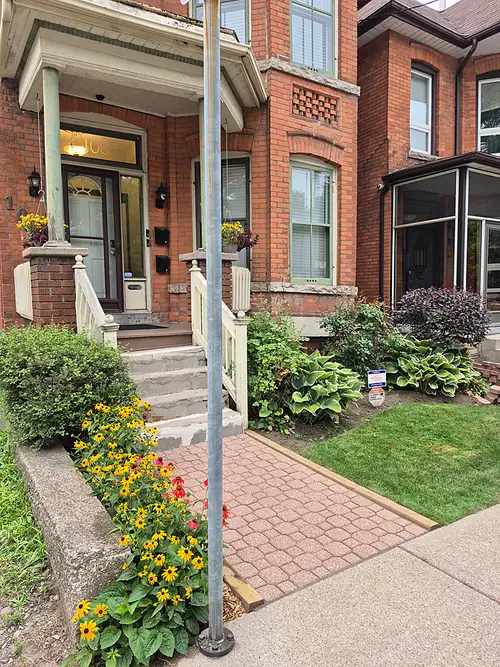 1-Bedroom main floor unit in century home (duplex). Located in central downtown Hamilton. House is a...