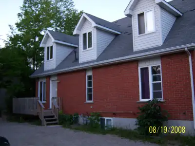 One STUDENT room available in a 4 bedroom unit. 12 month lease. Bedroom is main floor level. Unit to...