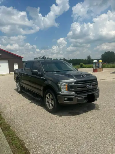 I’m selling my 2018 ford f150 xlt 5.0 v8 super crew cab Only 165,000 km No Rust Oil change always do...