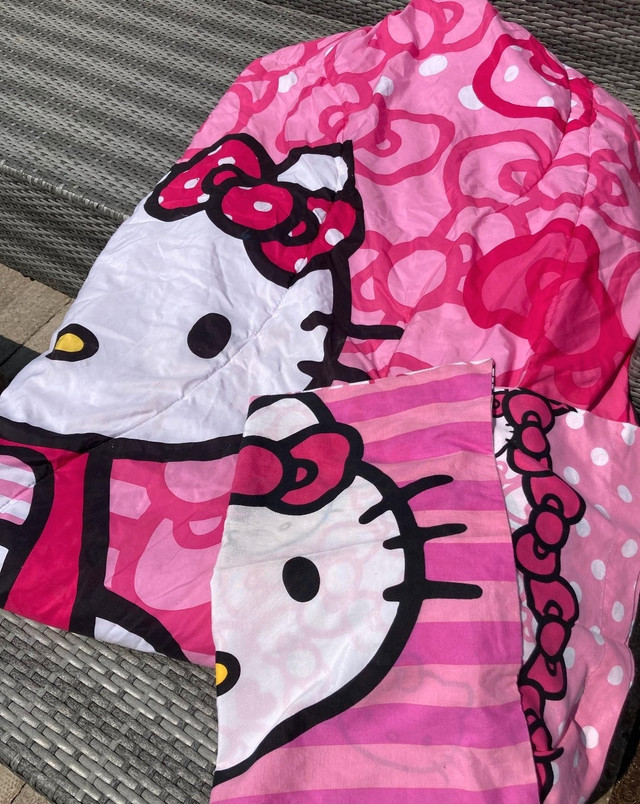 Hello Kitty Reversible Bedset in Bedding in Gatineau