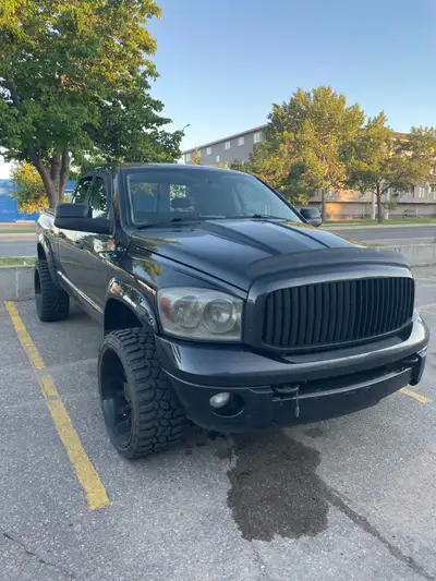 2008 Dodge Ram 2500 6.7L Cummins with Laramie trim - heated leather, sunroof, sliding rear window, e...